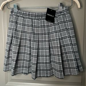 FOREVER 21 - Pleated plaid mini skirt - Halloween ready!